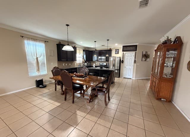 rental at 7150  Capricorn Way in Converse, TX — photo 4