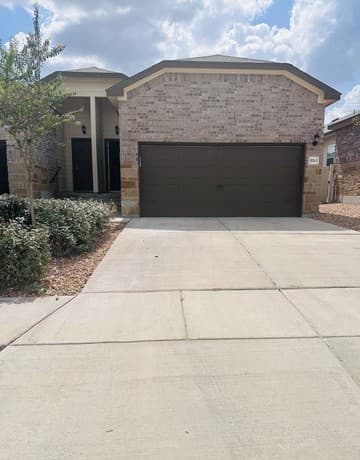 rental at 9224  Canyon Bnd Unit 2 in Converse, TX — photo 1