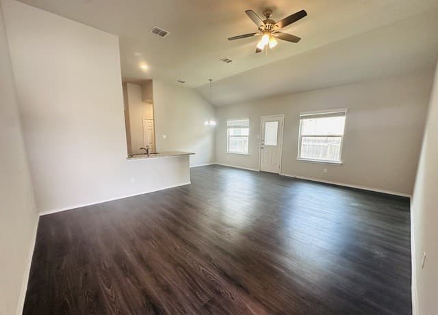 rental at 9224  Canyon Bnd Unit 2 in Converse, TX — photo 2