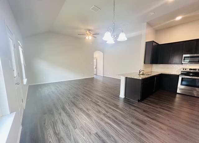 rental at 9224  Canyon Bnd Unit 2 in Converse, TX — photo 3