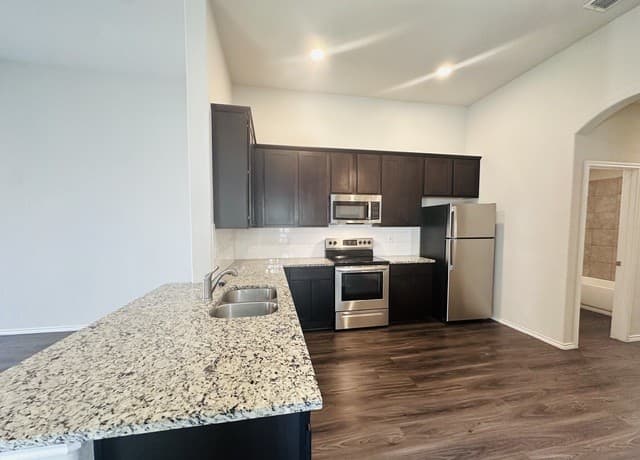 rental at 9224  Canyon Bnd Unit 2 in Converse, TX — photo 4