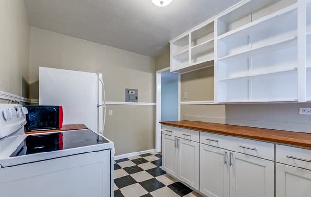 rental at 229  Natalen Ave Unit 1 in San Antonio, TX — photo 3