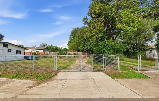 rental at 103  Westridge Dr in San Antonio, TX — photo 3