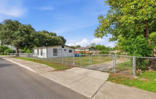 rental at 103  Westridge Dr in San Antonio, TX — photo 4