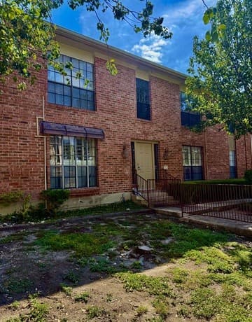 rental at 7815  Broadway Unit 404D in San Antonio, TX — photo 1