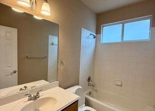 rental at 23027  FAIRWAY Bridge in San Antonio, TX — photo 4