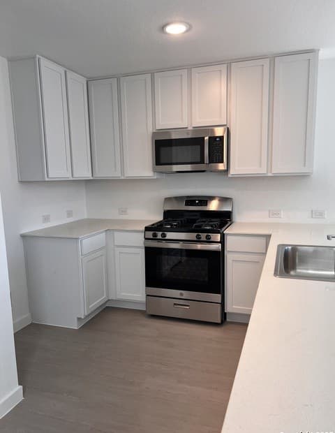 rental at 7654  Barcelo in San Antonio, TX — photo 3