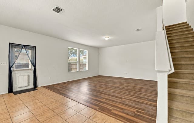 rental at 8955  Oakwood Park in San Antonio, TX — photo 5