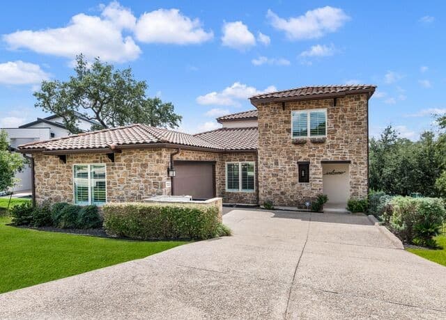 rental at 7222  Bluff Run in San Antonio, TX — photo 1