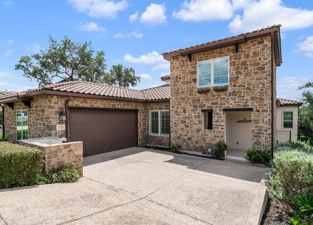rental at 7222  Bluff Run in San Antonio, TX — photo 2