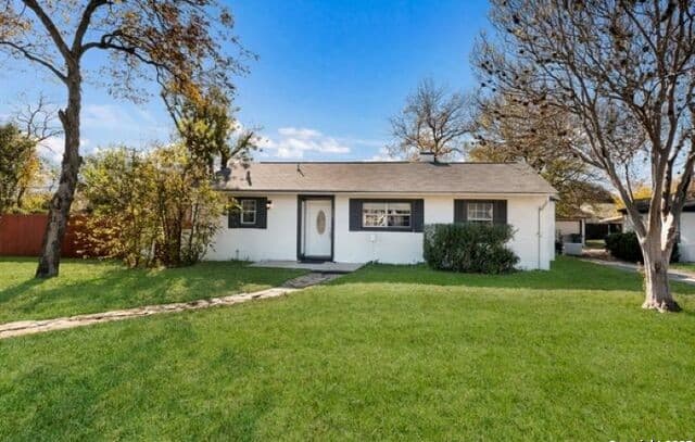 rental at 302  Shadwell Dr in San Antonio, TX — photo 1