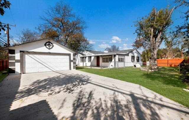 rental at 302  Shadwell Dr in San Antonio, TX — photo 2