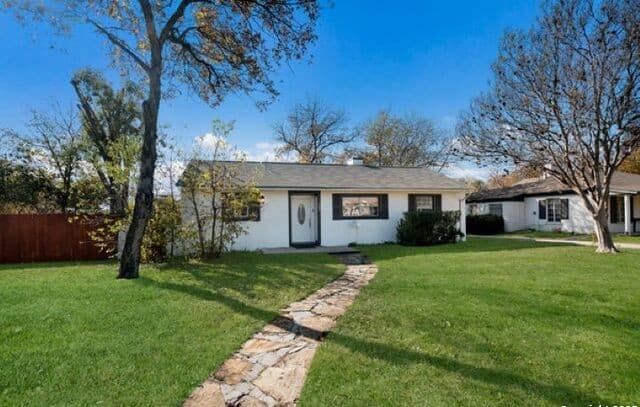 rental at 302  Shadwell Dr in San Antonio, TX — photo 4