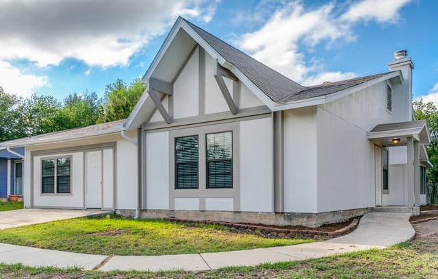 rental at 5702  Coldsprings Dr in San Antonio, TX — photo 2