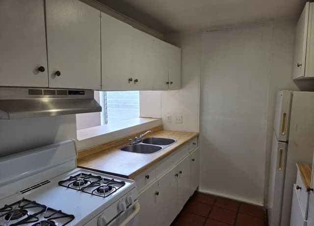rental at 1305 E Mulberry Ave Unit 11 in San Antonio, TX — photo 1