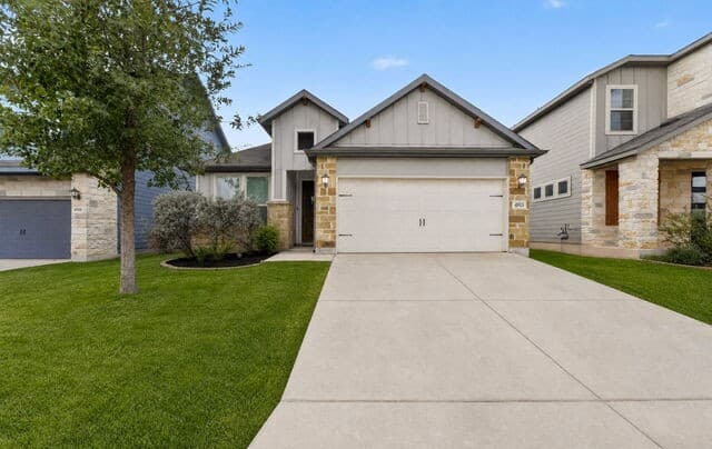 rental at 4913  Drovers Path in St Hedwig, TX — photo 1