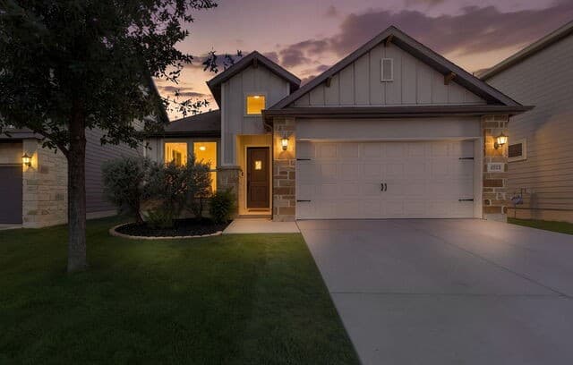 rental at 4913  Drovers Path in St Hedwig, TX — photo 2
