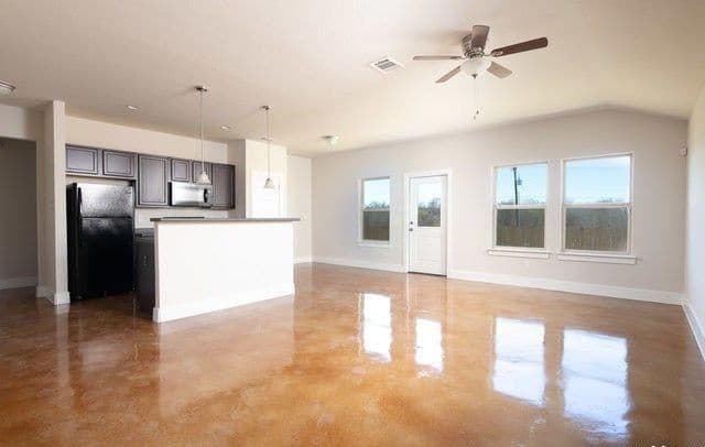 rental at 9627  Autumn Pl in Converse, TX — photo 3