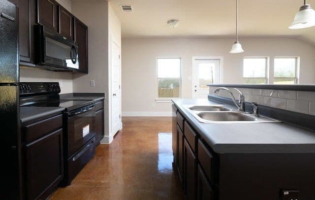 rental at 9627  Autumn Pl in Converse, TX — photo 5