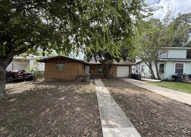 rental at 318  Como St in San Antonio, TX — photo 1