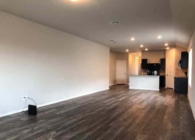 rental at 5923  Sunshine Smt in Converse, TX — photo 2