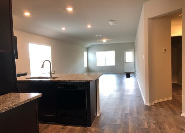 rental at 5923  Sunshine Smt in Converse, TX — photo 3