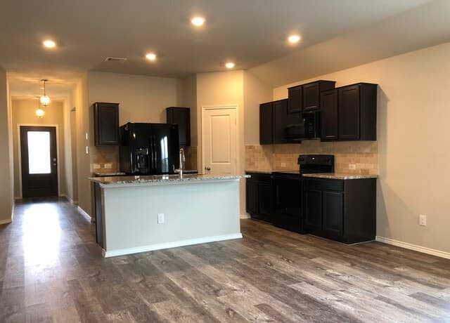rental at 5923  Sunshine Smt in Converse, TX — photo 4