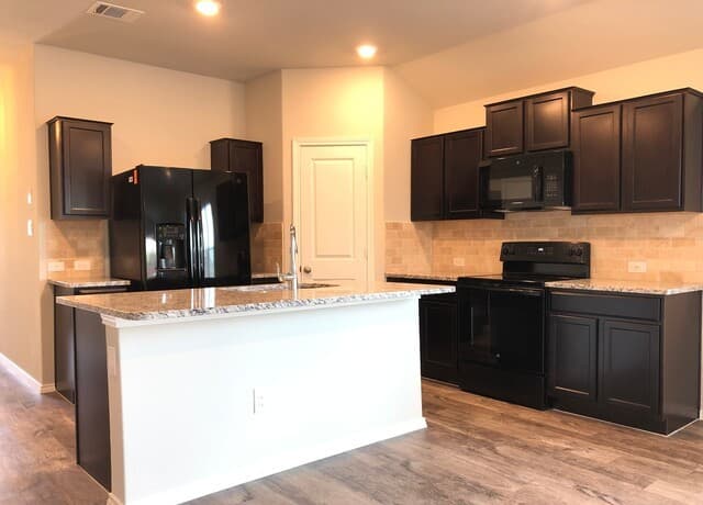 rental at 5923  Sunshine Smt in Converse, TX — photo 5