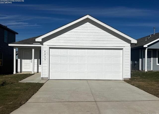 rental at 6933  Calcite Trail in Elmendorf, TX — photo 2