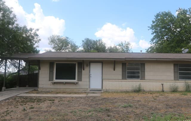 rental at 127  Fair Valley St in San Antonio, TX — photo 2