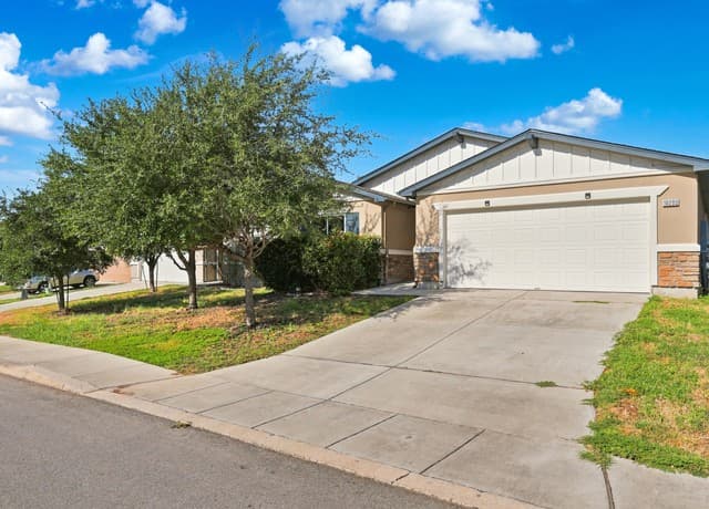 rental at 10203  Relic Oaks in San Antonio, TX — photo 1