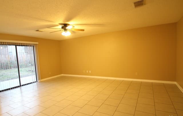 rental at 12011  Gable Oaks in San Antonio, TX — photo 5