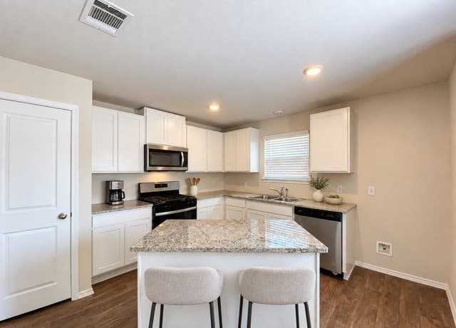 rental at 1150  Barn Swallow Way in San Antonio, TX — photo 5