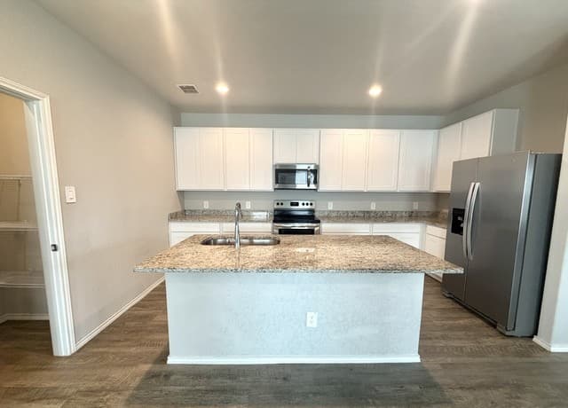 rental at 3630  Storm Moon in Converse, TX — photo 4