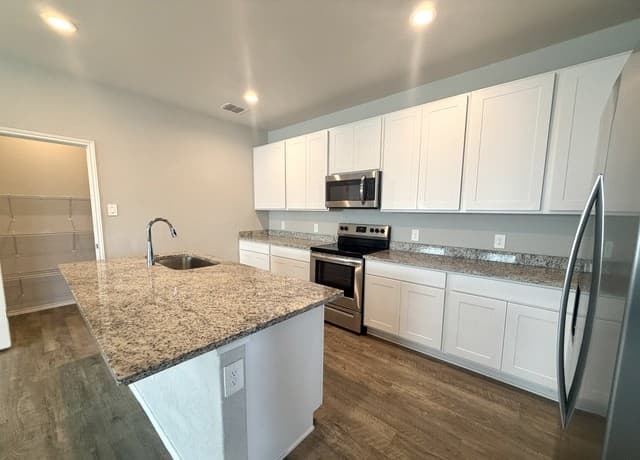 rental at 3630  Storm Moon in Converse, TX — photo 5