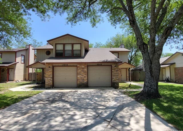 rental at 9940  Ardash Ln in San Antonio, TX — photo 2