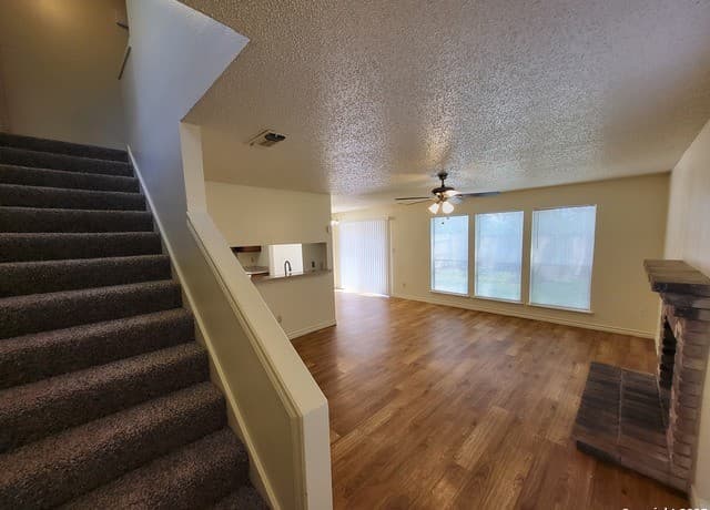 rental at 9940  Ardash Ln in San Antonio, TX — photo 3