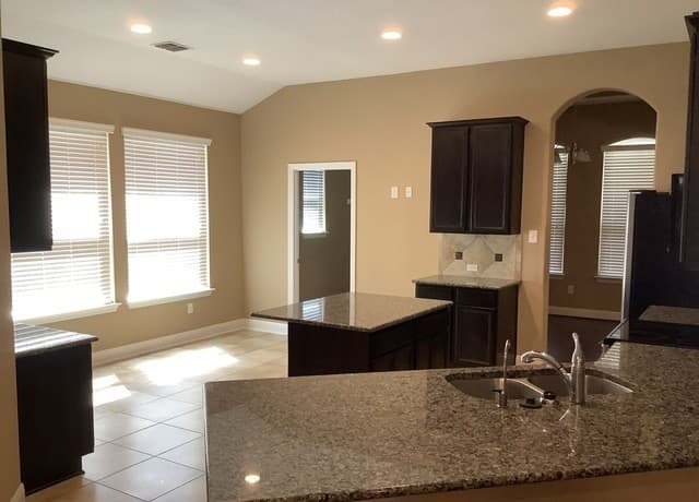 rental at 213  Flint Rd in Cibolo, TX — photo 3