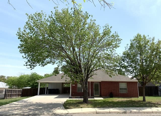 rental at 3502  Lura Ln in San Antonio, TX — photo 1