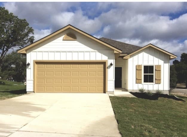 rental at 106  Lakeview Ct in Spring Branch, TX — photo 1