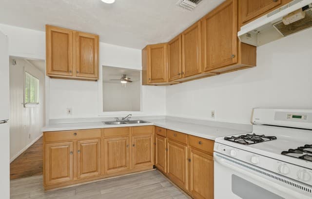 rental at 2445  Wyoming St in San Antonio, TX — photo 5