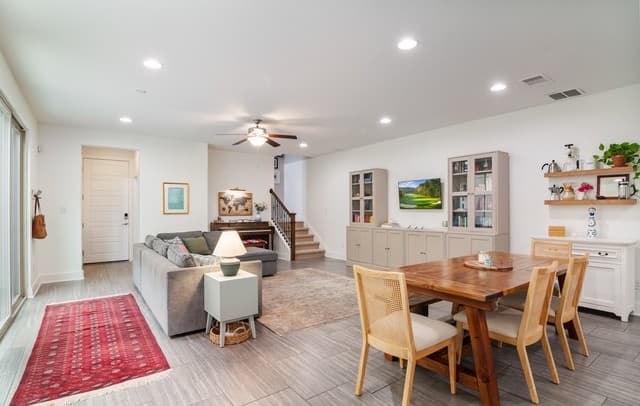 rental at 206  Ridgecrest Dr Unit 4 in San Antonio, TX — photo 3