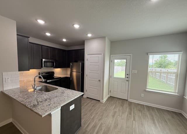 rental at 467  Emma Dr in New Braunfels, TX — photo 3