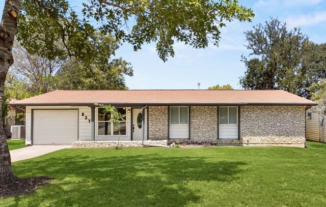 rental at 807  Boulder Dr in Universal City, TX — photo 1