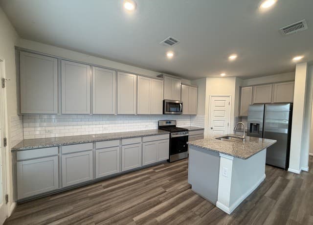 rental at 4804  Night Herder in St Hedwig, TX — photo 4