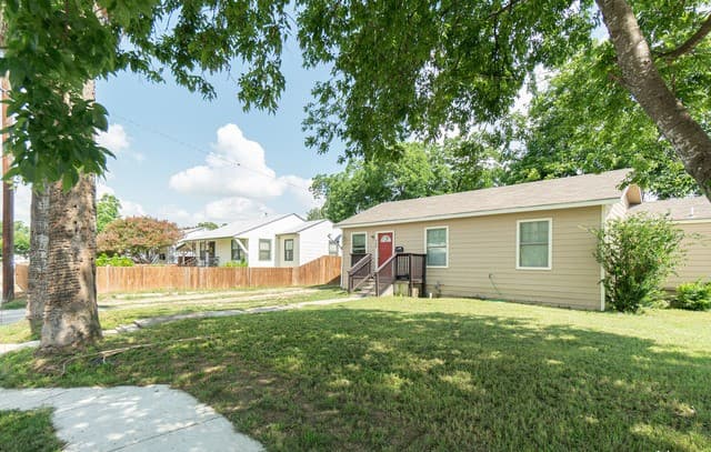 rental at 217  Elmo Ave in San Antonio, TX — photo 1