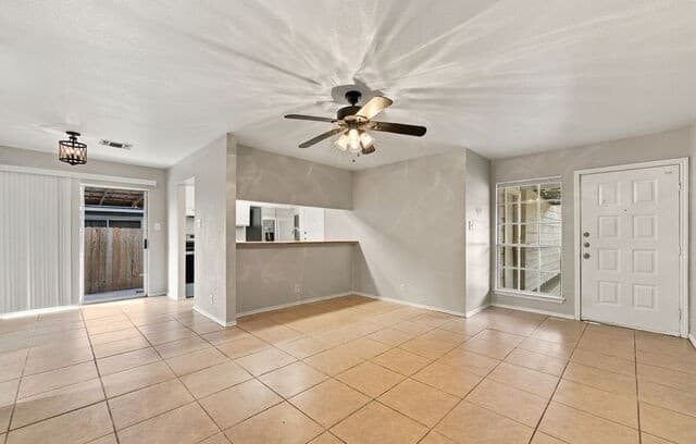 rental at 12212  Ridge Crown St in San Antonio, TX — photo 4