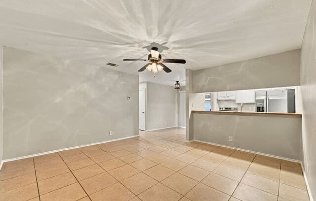 rental at 12212  Ridge Crown St in San Antonio, TX — photo 5
