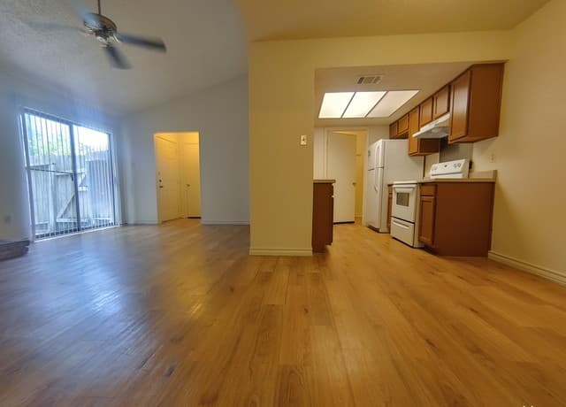 rental at 9912  Ardash Ln in San Antonio, TX — photo 2
