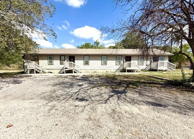 rental at 617 S Palmetto Ave Unit 4 in San Antonio, TX — photo 1